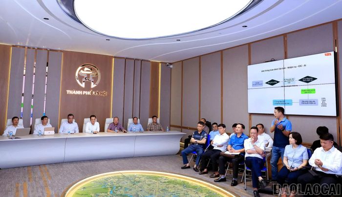 Đoàn công tác của tỉnh Lào Cai đã đến thăm quan Trung tâm Giám sát, điều hành thông minh và Trung tâm Truyền thông, Dữ liệu và Công nghệ số thành phố Hà Nội.