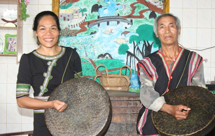 Tiếp nối tiếng chiêng qua các thế hệ ở thôn Đạ RLơm giúp giữ được truyền thống tốt đẹp