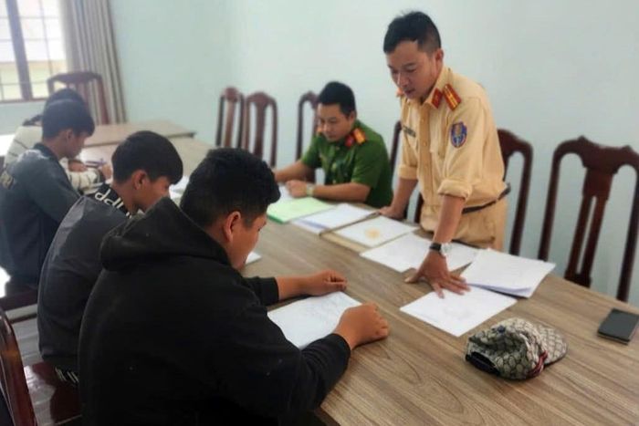Công an làm việc với Luân và nhóm người liên quan