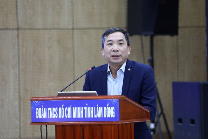 Đồng chí Hoàng Mạnh Thắng, Phó Trưởng Ban Tuyên giáo và Dân vận Tỉnh ủy Lâm Đồng tập huấn chuyên đề "Định hướng nội dung cốt lõi và kỹ năng đấu tranh về công tác bảo vệ nền tảng tư tưởng Đảng, đấu tranh phản bác các quan điểm sai trái, thù địch đối với thanh niên hiện nay"