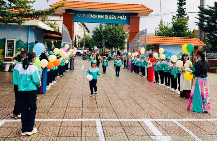 Trường Tiểu học Trần Quốc Toản tựu trường 24/8