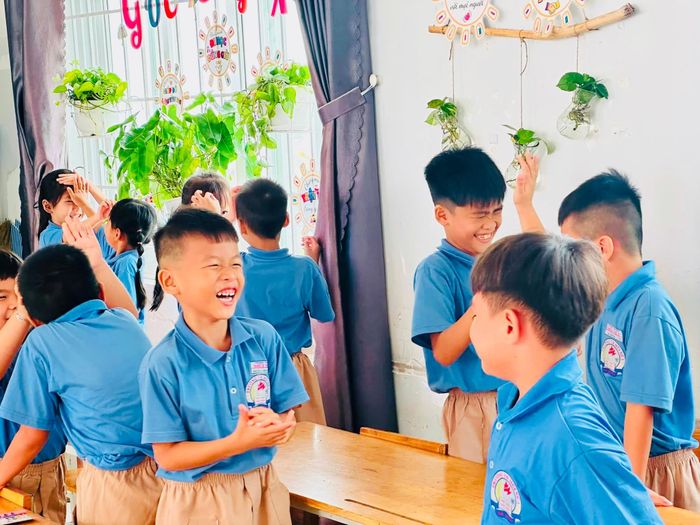 Học sinh vui tươi trong ngày tựu trường