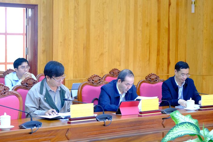 Đại diện lãnh đạo các sở, ngành, đơn vị tham dự buổi làm việc