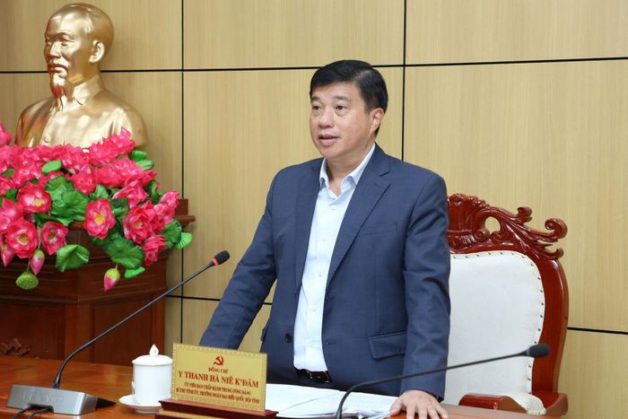 Đồng chí Y Thanh Hà Niê Kđăm, Ủy viên Ban Chấp hành Trung ương Đảng, Bí thư Tỉnh ủy, Trưởng Đoàn ĐBQH tỉnh Lâm Đồng phát biểu tại buổi tiếp công dân