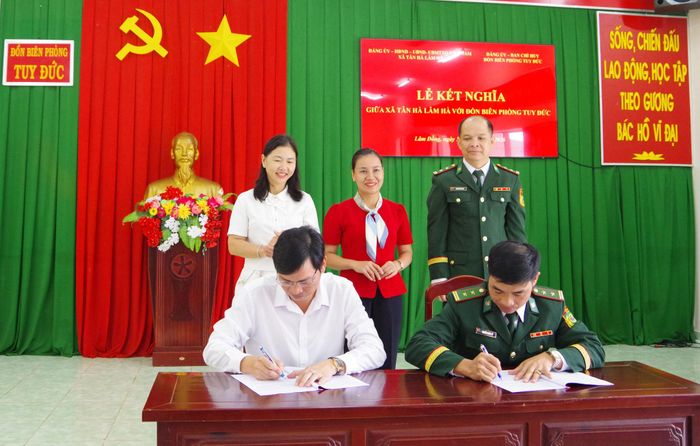 Đồn Biên phòng Tuy Đức và xã Tân Hà Lâm Hà, tỉnh Lâm Đồng ký giao ước kết nghĩa