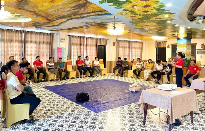 Cán bộ Hội và Đội phòng ngừa, ứng phó thảm họa các xã, phường tham gia tập huấn truyền thông nước sạch, vệ sinh và sơ cấp cứu do Hội Chữ thập đỏ tỉnh tổ chức