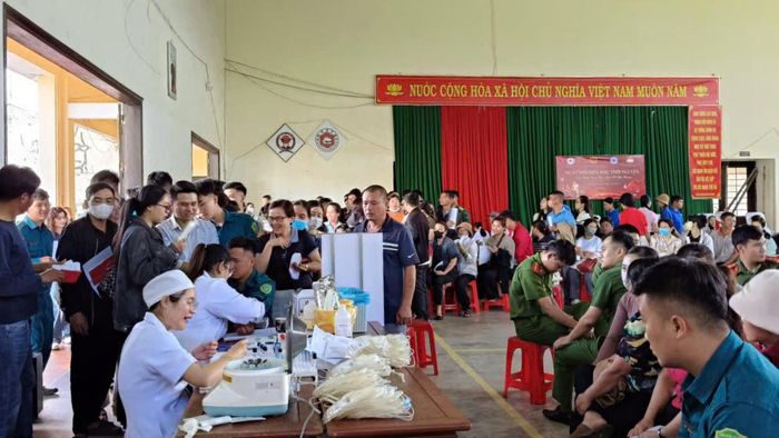 Ngày hội hiến máu thành công nhờ sự tham gia đông đảo của nhiều tình nguyện viên trên địa bàn xã Nam Ban Lâm Hà
