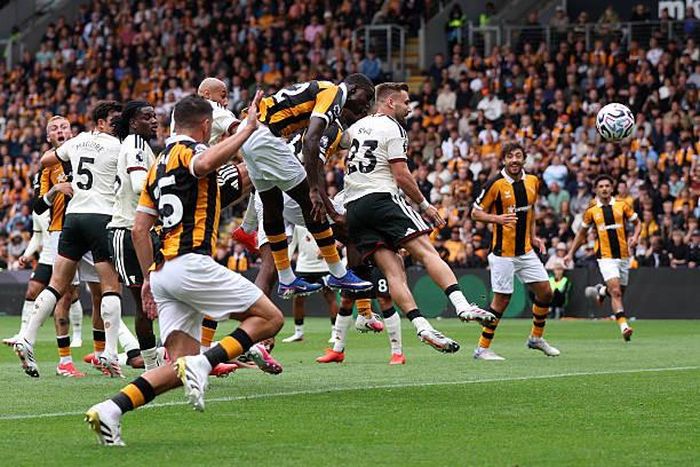 Man Utd luôn gặp khó khi đối đầu hệ thống 5 hậu vệ. Ảnh: Getty Images.