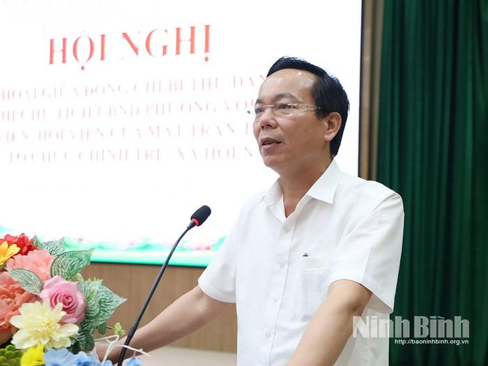 Đồng chí Lê Minh Đức, Tỉnh ủy viên, Bí thư Đảng ủy phát biểu tại hội nghị.