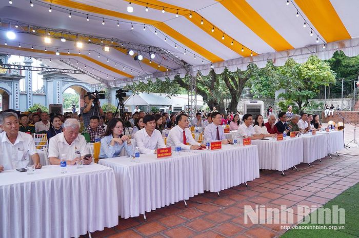 Các đại biểu dự khai mạc Lễ hội.