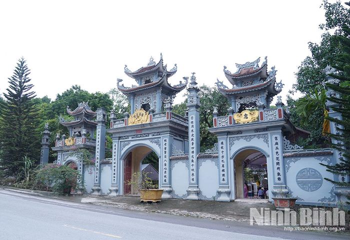 Đền thờ Nữ tướng Lê Chân nằm trong quần thể Di tích quốc gia căn cứ địa Lạt Sơn (phường Lý Thường Kiệt).