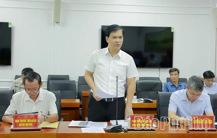 Lãnh đạo Ban Quản lý dự án khu vực Vĩnh Phúc báo cáo tại hội nghị.