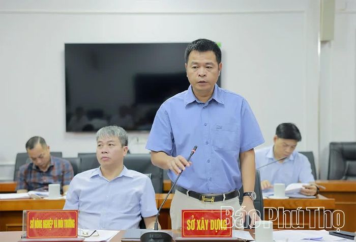 Lãnh đạo Sở Xây dựng báo cáo tại hội nghị.