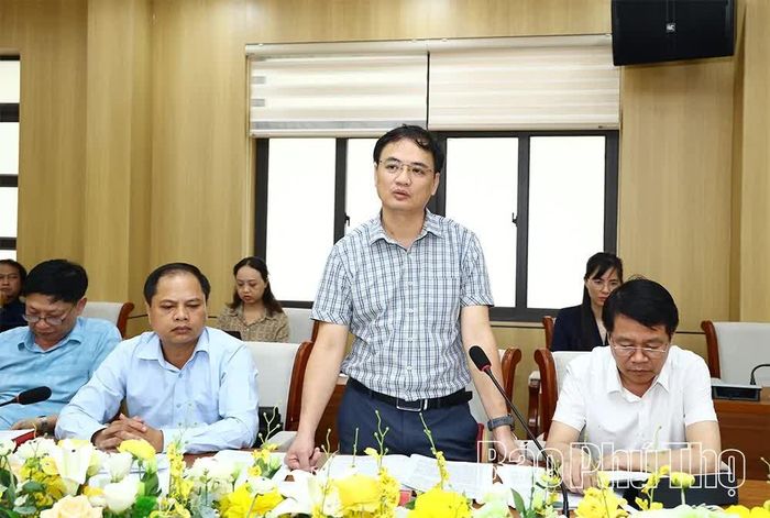 Đại diện lãnh đạo UBND xã Vạn Xuân phát biểu tại buổi làm việc. 