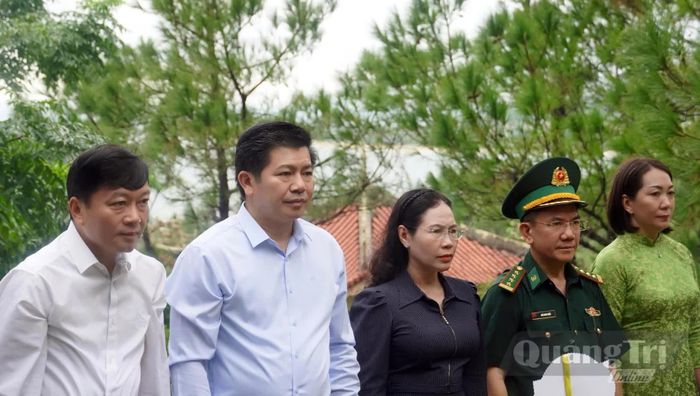 Các đại biểu tưởng nhớ Đại tướng Võ Nguyên Giáp - Ảnh: N.M