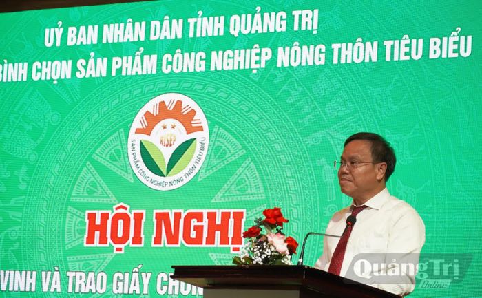 Đồng chí Lê Đức Tiến, Phó Chủ tịch UBND tỉnh phát biểu tại hội nghị - Ảnh: X.P