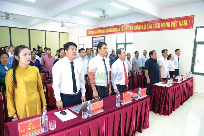Các đại biểu dự buổi lễ.