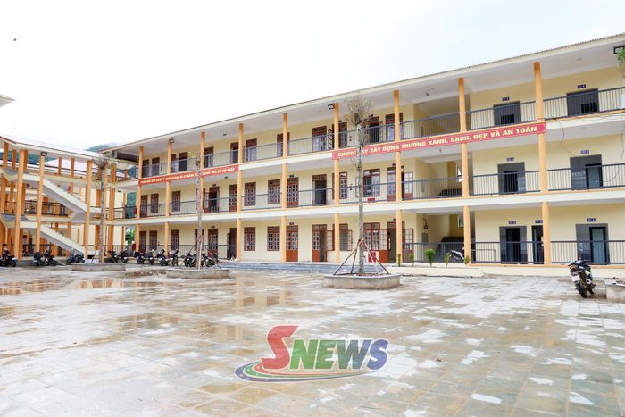 Trường nội trú Tiểu học & THCS Mường Hung đã hoàn thiện khoảng 97,5% khối lượng công trình.