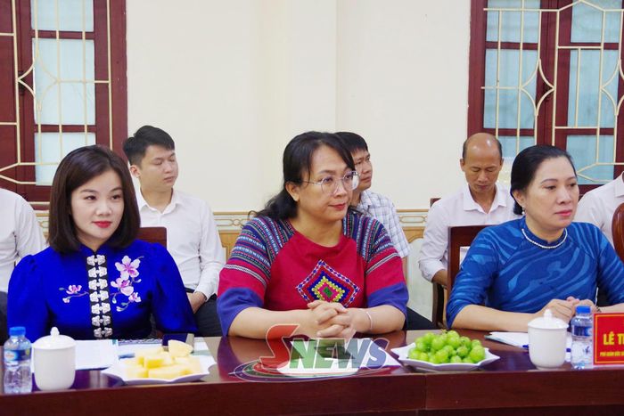 Đại biểu Sở Văn hóa, Thể thao và Du lịch tỉnh Sơn La tại cuộc làm việc.