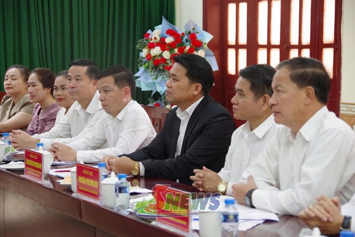 Đại biểu Sở Văn hóa và Du lịch tỉnh Hủa Phăn tại cuộc làm việc.
