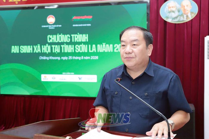 Đồng chí Chá A Của, Phó Bí thư Tỉnh ủy, Chủ tịch Ủy ban MTTQ Việt Nam tỉnh phát biểu tại chương trình.