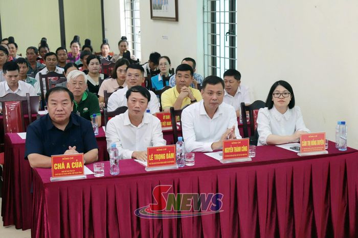 Các đại biểu dự chương trình.