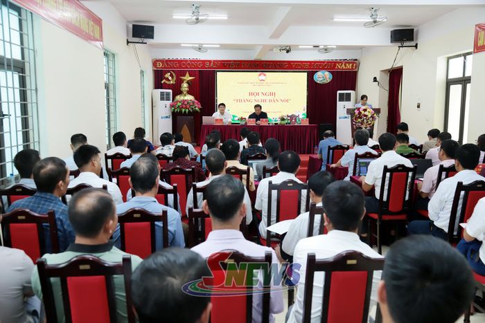 Hội nghị “Tháng nghe dân nói” tại xã Chiềng Khoong.