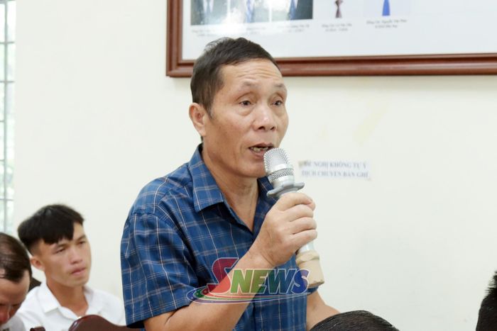 Đại diện bản Lướt phát biểu tại hội nghị.