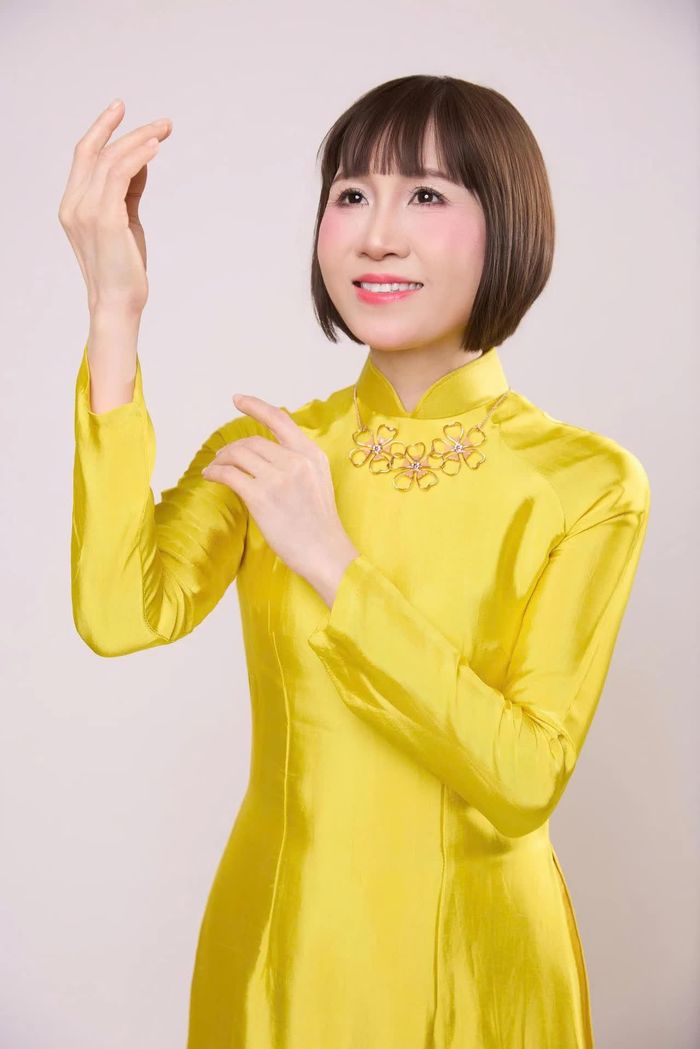 Trương Thị Thu Huyền gây ấn tượng với thần thái tự tin và phong cách riêng