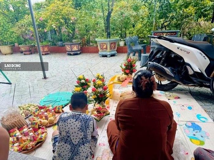 Trong tháng cúng cô hồn, người đốt vàng mã cần cẩn trọng tránh nguy cơ gây ra hoả hoạn. Ảnh: Hữu Đăng