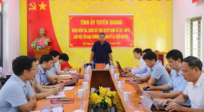 Đồng chí Nguyễn Hồng Trang, Phó Bí thư Thường trực Đảng ủy các cơ quan Đảng tỉnh chủ trì buổi làm việc.