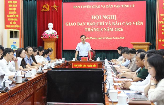 Đồng chí Phó Trưởng ban Thường trực Ban Tuyên giáo và Dân vận Tỉnh ủy Nguyễn Lam Sơn chủ trì hội nghị.