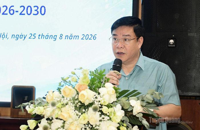 Đồng chí Hoàng Gia Long, Ủy viên Ban Thường vụ Tỉnh ủy, Phó Chủ tịch UBND tỉnh phát biểu tại lễ ký kết.