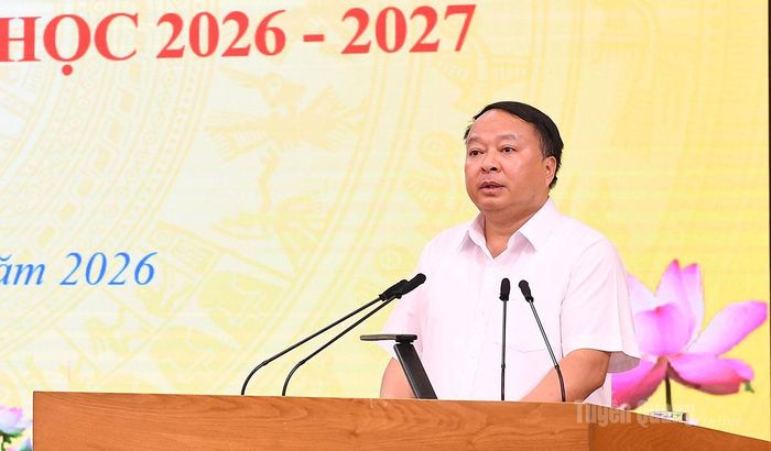 Đồng chí Chủ tịch UBND tỉnh Phan Huy Ngọc phát biểu chỉ đạo tại hội nghị.