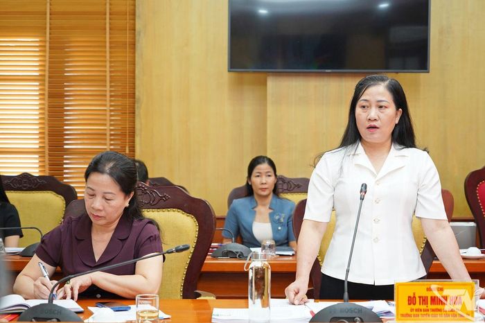 Đồng chí Đỗ Thị Minh Hoa, Ủy viên Ban Thường vụ, Trưởng Ban Tuyên giáo và Dân vận Tỉnh ủy phát biểu tại Hội nghị.
