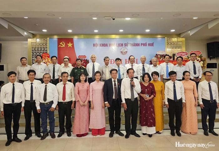  Ban Chấp hành Hội Khoa học Lịch sử TP. Huế khóa VII ra mắt. 