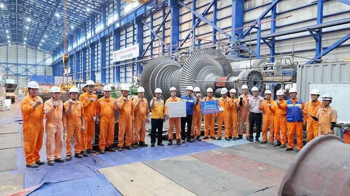 Đại diện Lãnh đạo Công ty EPS thăm hỏi CBVC-LĐ thực hiện công trình đại tu Tổ máy S2 NMNĐ Mông Dương 1.