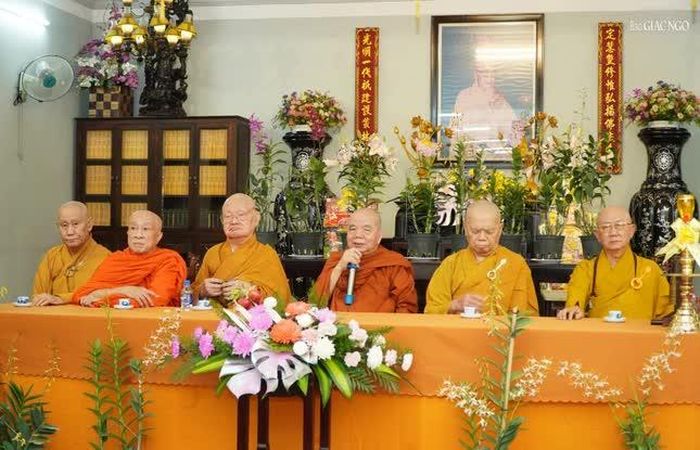 Chư tôn đức chứng minh