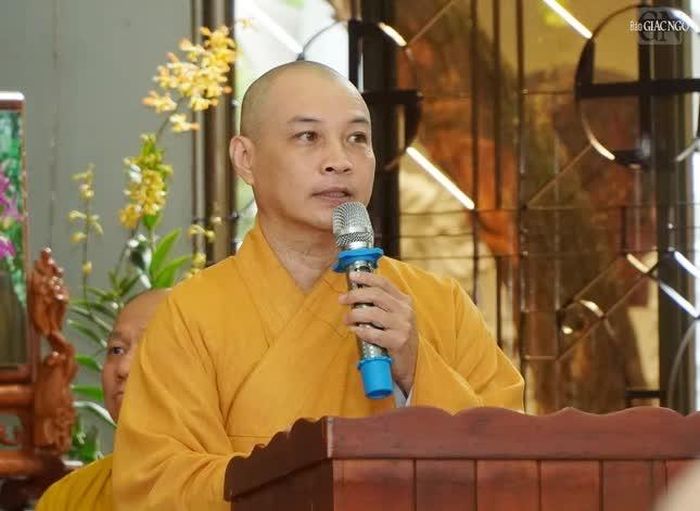 Đại đức Thích Quang Nghĩa báo cáo an cư