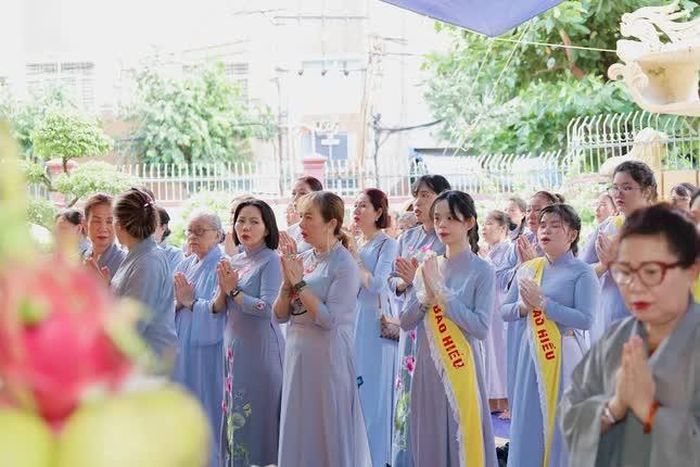 Phật tử tác bạch duyên sự