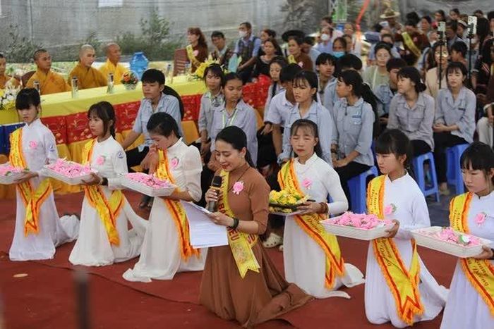 Nghi thức cài hoa hồng