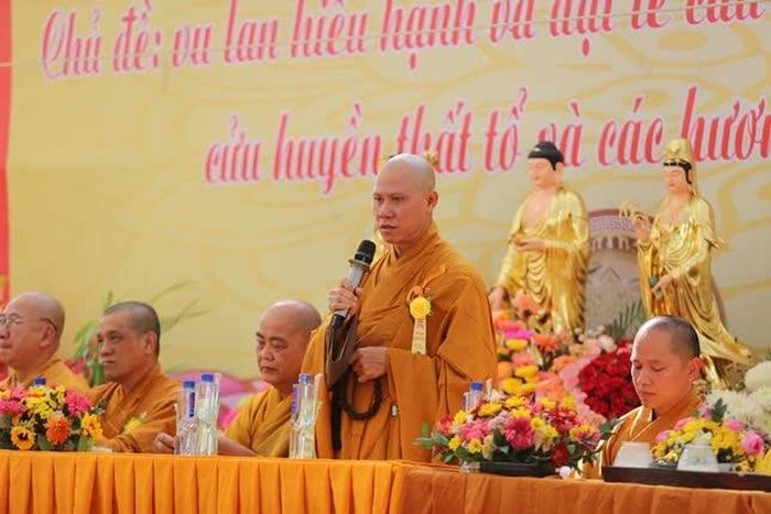 Thượng tọa Thích Nguyên Minh ban đạo từ