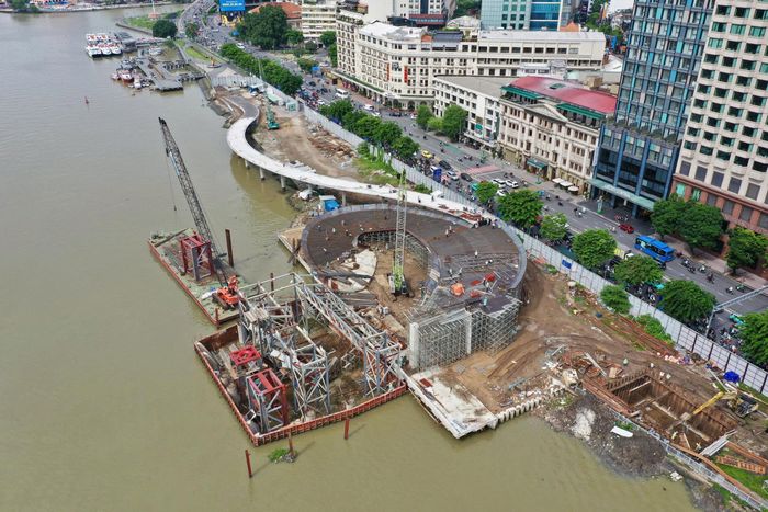 Cầu đi bộ qua sông Sài Gòn được thiết kế lấy cảm hứng từ hình ảnh lá dừa nước, hứa hẹn trở thành điểm nhấn kiến trúc mới của thành phố.