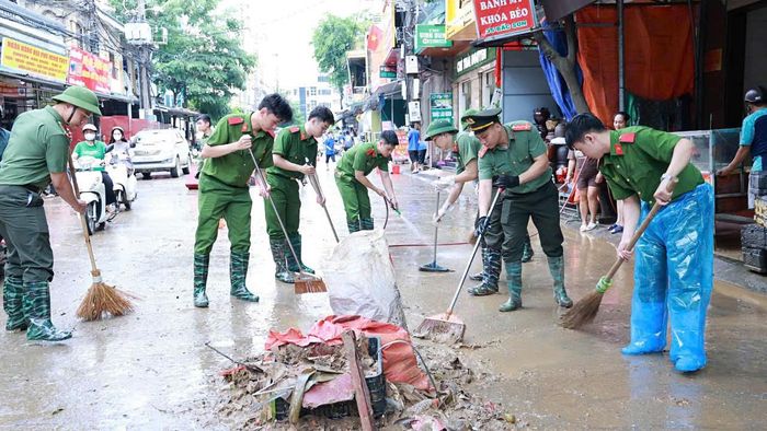 Theo số liệu thống kê của cơ quan chức năng, mưa lớn đã gây ngập lụt tại một số địa phương của tỉnh, nhất là tại một số xã, phường như: Thất Khê, Na Sầm, Kỳ Lừa, Đông Kinh… Nước lũ rút để lại bùn đất, rác thải tại khu dân cư, tuyến đường, trường học, khu vực công cộng ảnh hưởng đến sinh hoạt của người dân và tiềm ẩn nguy cơ ô nhiễm môi trường.