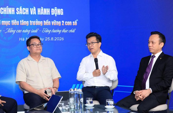 Các đại biểu nêu ý kiến tại tọa đàm.