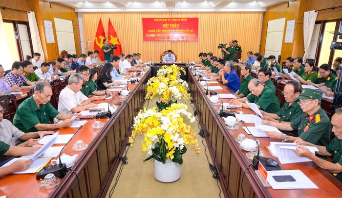 Quang cảnh Hội thảo thu thập thông tin, xác định vị trí mộ liệt sĩ tại Rừng Tràm 800 để tìm kiếm hài cốt gần 300 liệt sĩ hy sinh trong trận đánh ngày 3/3/1970 nay thuộc ấp Lung Lớn, xã Hòa Điền, tỉnh An Giang.