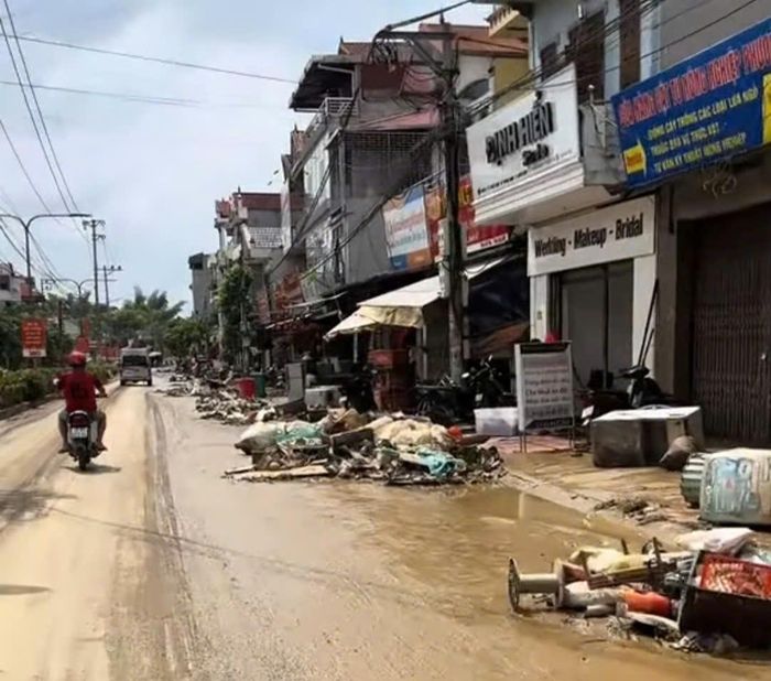 Quốc lộ 4A đoạn qua xã Thất Khê đã hết cảnh ngập lụt, bảo đảm lưu thông giữa Lạng Sơn và Cao Bằng. 