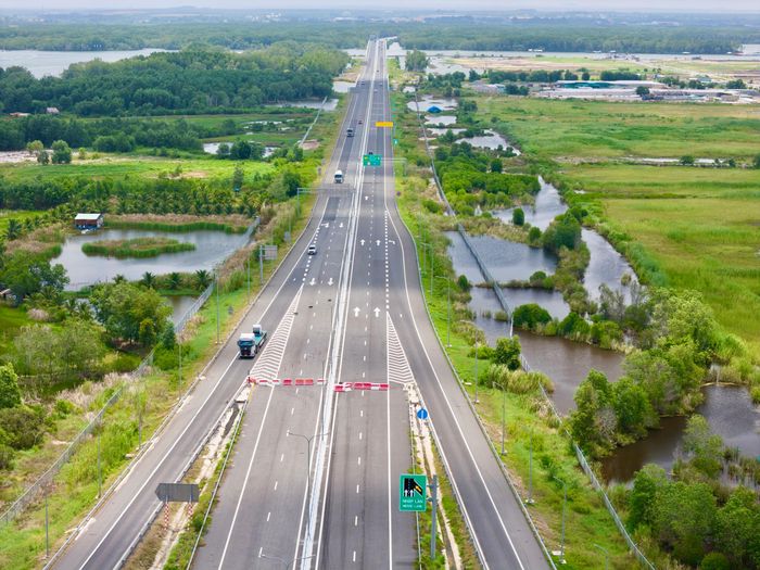 Cao tốc Bến Lức - Long Thành và cao tốc Biên Hòa - Vũng Tàu nằm trên hai hướng vận tải quan trọng của khu vực phía Nam. Nếu cao tốc Bến Lức - Long Thành mở tuyến kết nối từ miền Tây qua TP.HCM đến Long Thành thì cao tốc Biên Hòa - Vũng Tàu đảm nhận hướng kết nối Đồng Nai với Vũng Tàu và cụm cảng Cái Mép - Thị Vải.