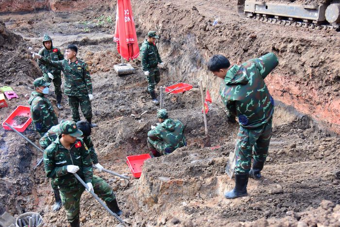 Lực lượng chức năng đã tìm thấy gần 500 bộ hài cốt tại Công viên Lê Thị Riêng.