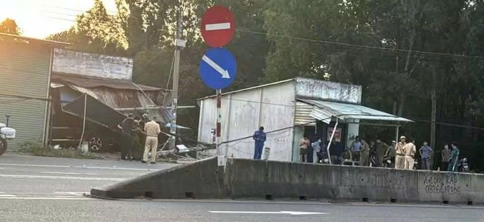 Lực lượng chức năng điều tra vụ việc.